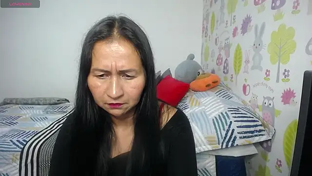 Snapshot of Tyna_b chatting on June 14, 2026, 1:25 am Tyna b online show from June 14, 2026, 1:25 am