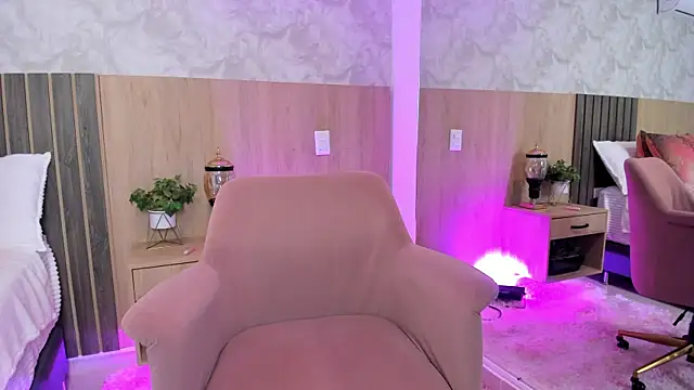 LiriaSweetie online show from May 9, 2026, 11:37 am