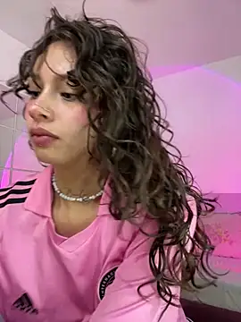 Snapshot of Dreanaa chatting on May 15, 2026, 7:54 pm Dreanaa online show from May 15, 2026, 7:54 pm