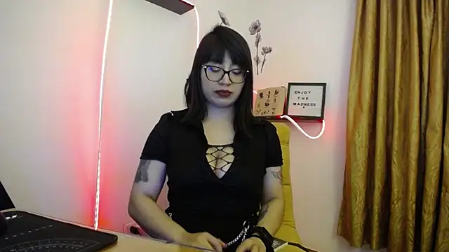 Isis dark online show from April 20, 2026, 8:21 pm