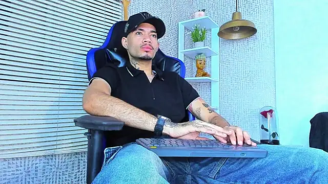 Snapshot of Daniel_huge22 chatting on June 20, 2026, 2:31 pm Daniel huge22 online show from June 20, 2026, 2:31 pm
