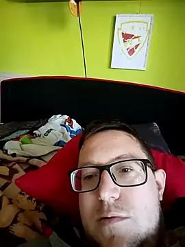 Snapshot of zsolt1910 chatting on May 3, 2026, 12:22 pm zsolt1910 online show from May 3, 2026, 12:22 pm
