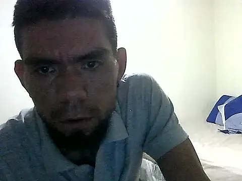 Snapshot of thomas2wood chatting on June 4, 2026, 10:49 pm thomas2wood online show from June 4, 2026, 10:49 pm