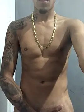 mauriciosouza02 online show from April 18, 2026, 2:37 am