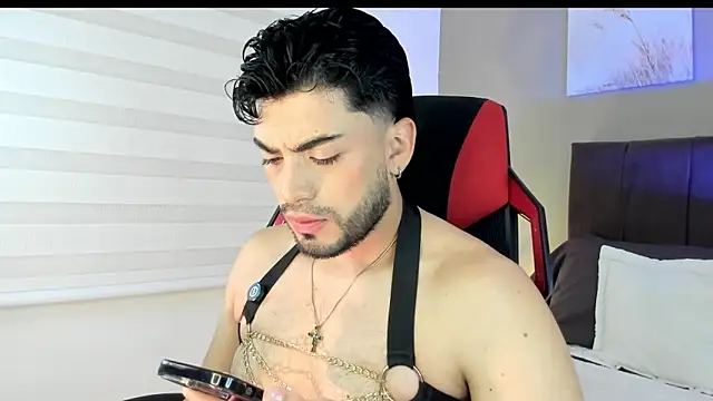 Snapshot of Alexander_Diazz chatting on April 8, 2026, 1:00 pm Alexander Diazz online show from April 8, 2026, 1:00 pm