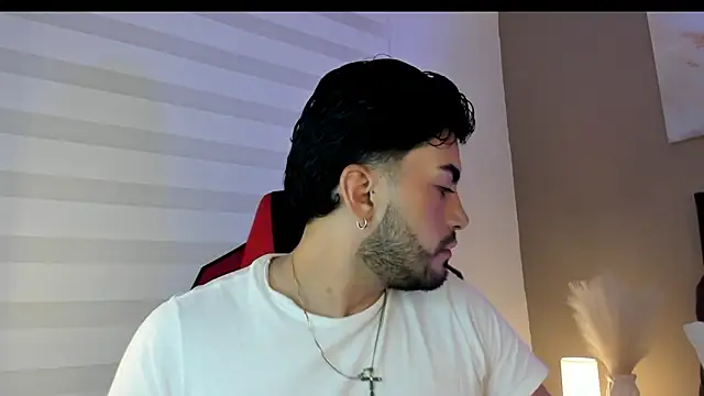 Snapshot of Alexander_Diazz chatting on April 17, 2026, 1:36 pm Alexander Diazz online show from April 17, 2026, 1:36 pm