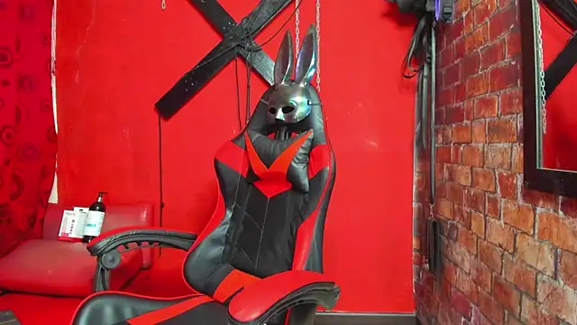 Bombomks online show from April 16, 2026, 8:31 pm