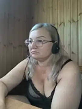 White-Chocolatte online show from June 4, 2026, 7:47 am