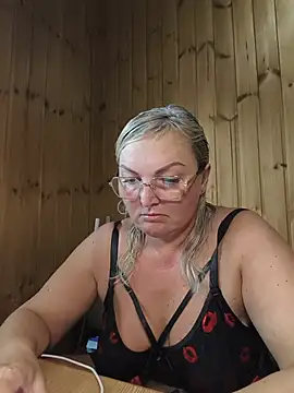 White-Chocolatte online show from July 6, 2026, 3:58 pm