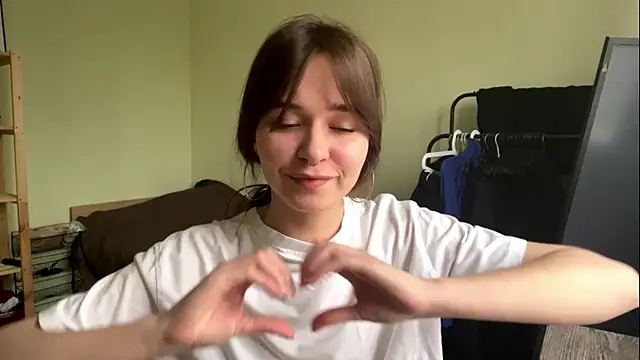 AngelTempt online show from April 7, 2026, 1:22 pm