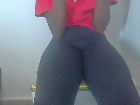 Snapshot of Momoe02 chatting on April 11, 2026, 8:35 pm Momoe02 online show from April 11, 2026, 8:35 pm