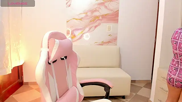 melodysquirt online show from July 24, 2026, 3:26 am