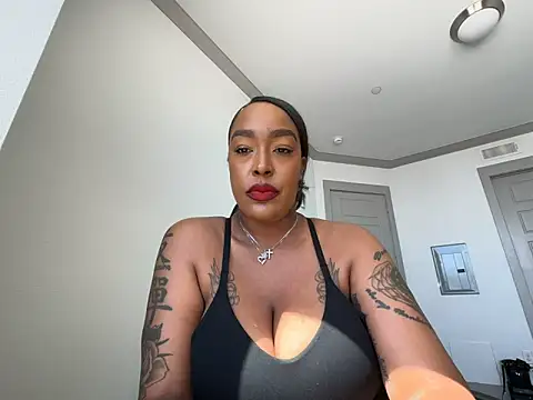 Tia Lovely online show from May 12, 2026, 9:01 pm