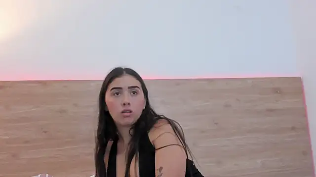 Zoevelvet  online show from April 8, 2026, 6:41 pm