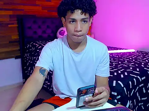 Snapshot of aarom_ chatting on April 14, 2026, 1:11 am aarom online show from April 14, 2026, 1:11 am