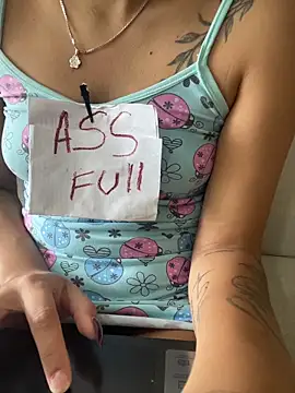 Brunette Dirty Messy online show from April 19, 2026, 6:10 pm