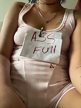 Brunette Dirty Messy online show from April 22, 2026, 10:44 pm