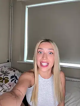 BlondeChiara online show from April 19, 2026, 4:17 pm