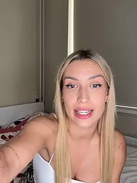 BlondeChiara online show from April 20, 2026, 5:59 pm