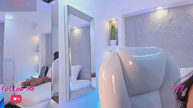 Snapshot of NicolSantos chatting on July 9, 2026, 11:47 am NicolSantos online show from July 9, 2026, 11:47 am