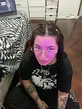 cherryxxox online show from April 21, 2026, 1:42 am