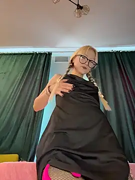 DriveThruKittens online show from April 9, 2026, 8:42 am