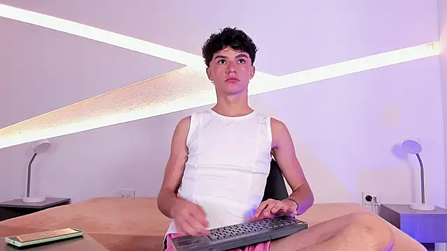 Logan Steel online show from April 20, 2026, 4:37 am