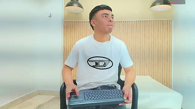 Snapshot of THIAM_KELLER1 chatting on April 14, 2026, 7:20 pm THIAM KELLER1 online show from April 14, 2026, 7:20 pm