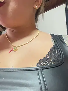 jade06  online show from April 19, 2026, 5:23 pm