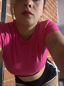 jade06  online show from April 20, 2026, 10:11 pm