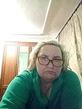 AureliaSky598 online show from May 9, 2026, 7:41 pm