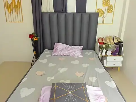 ava gonz online show from April 23, 2026, 12:29 pm