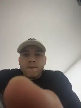 Max valiant online show from April 15, 2026, 12:28 am