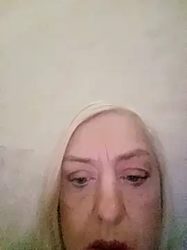 Julia20X online show from April 18, 2026, 7:07 pm