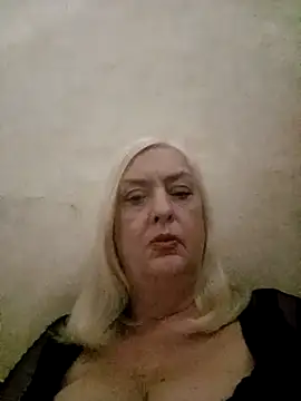 Julia20X online show from April 18, 2026, 7:58 pm