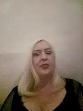 Julia20X online show from April 19, 2026, 6:32 pm