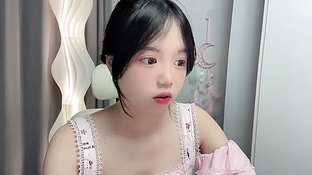 Xiaoqing00 online show from May 25, 2026, 5:24 am