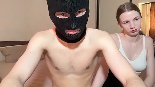 HotBabyCouple  online show from April 17, 2026, 8:17 am