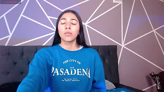 Violett1126 online show from April 14, 2026, 4:40 am