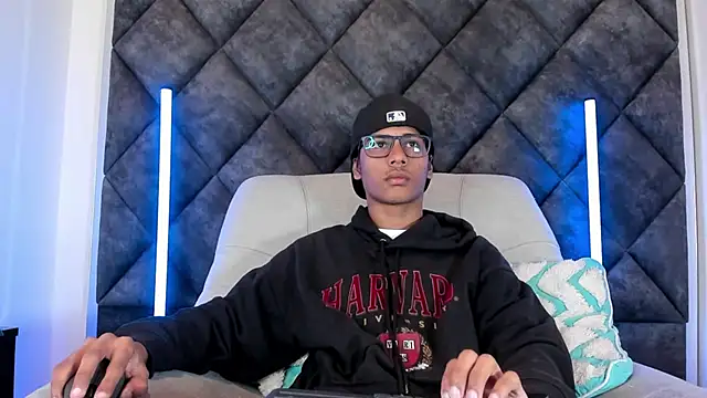 LiamKron online show from May 21, 2026, 10:44 am