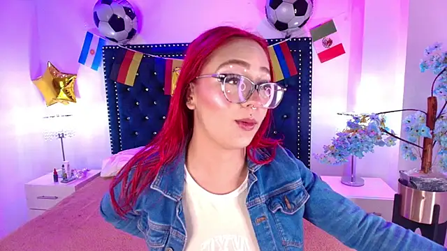 Snapshot of Amelie_adams chatting on June 15, 2026, 11:12 am Amelie adams online show from June 15, 2026, 11:12 am