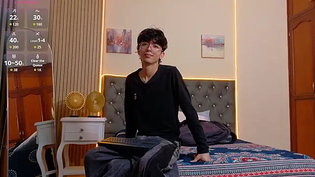 Snapshot of Twink_Sebas7 chatting on July 14, 2026, 12:44 pm Twink Sebas7 online show from July 14, 2026, 12:44 pm