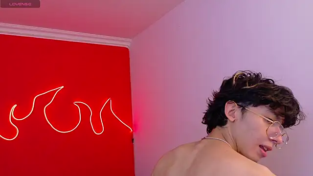 Snapshot of Twink_Sebas7 chatting on July 17, 2026, 3:35 am Twink Sebas7 online show from July 17, 2026, 3:35 am
