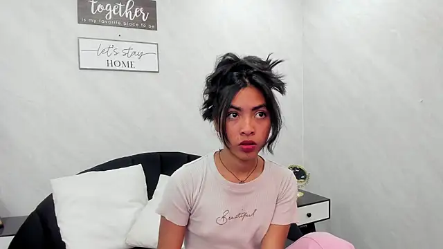 Snapshot of Babe_Alessandraa chatting on April 13, 2026, 3:28 pm Babe Alessandraa online show from April 13, 2026, 3:28 pm