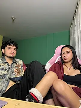 hotlatinocouple   online show from May 16, 2026, 12:18 am