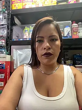 MIA ROSSEEE online show from May 28, 2026, 1:08 pm