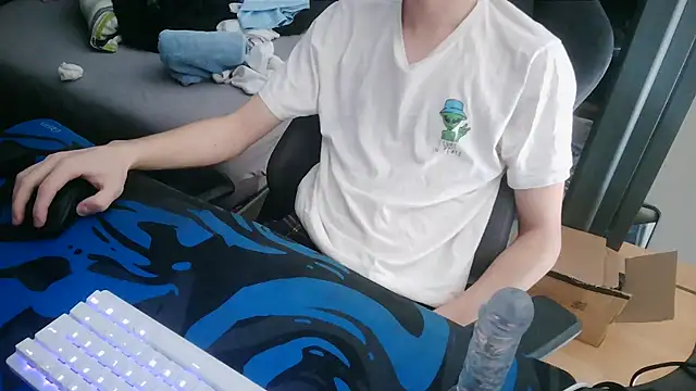 Theo19cmgerman online show from April 11, 2026, 9:24 am