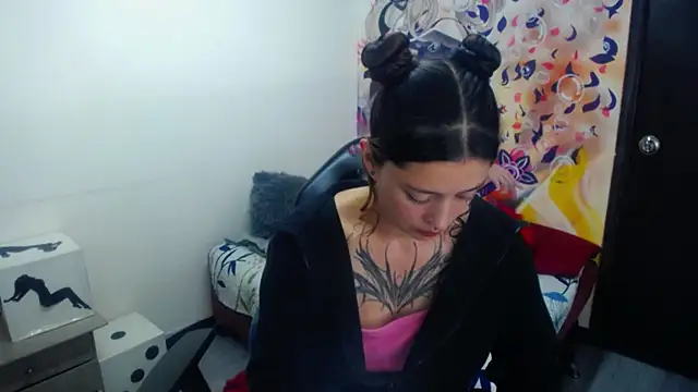 Snapshot of Lucia_evans21 chatting on April 21, 2026, 2:04 am Lucia evans21 online show from April 21, 2026, 2:04 am