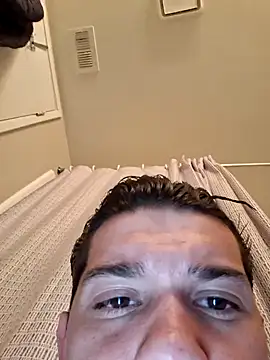 alexis21223 online show from April 17, 2026, 8:39 am