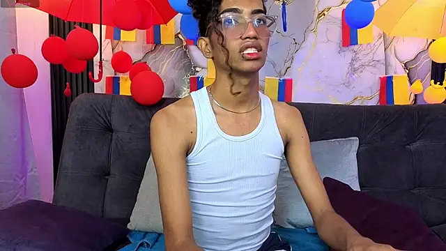 Snapshot of triiangel_latinboy chatting on July 9, 2026, 12:42 pm triiangel latinboy online show from July 9, 2026, 12:42 pm